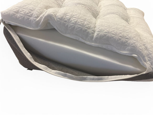 CozyWedge – Din vadderade kilformade huvudkudde med tvättbart överdrag. NYHET! - Hovedpude - Seniorliving