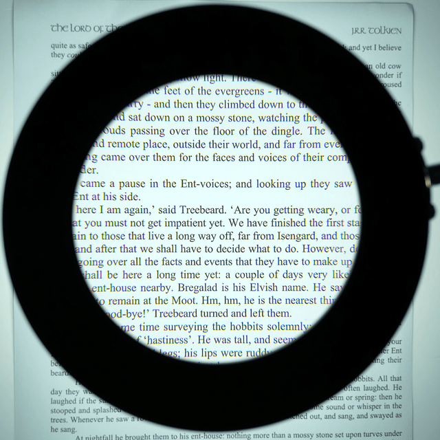 LED - bordslampa med 5x förstoring - Flexibel montering och justerbar ljusstyrka. USB - Bordlampe - Seniorliving