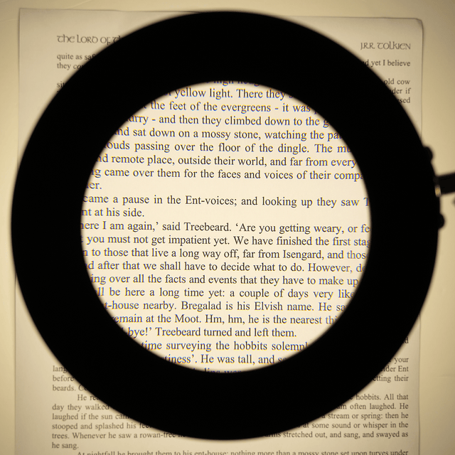 LED - bordslampa med 5x förstoring - Flexibel montering och justerbar ljusstyrka. USB - Bordlampe - Seniorliving