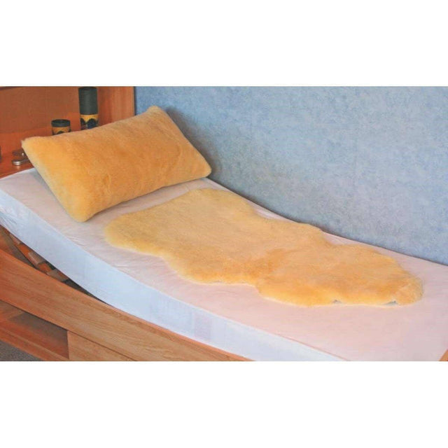 Äkta lammskinn i bästa kvalitet (100 - 110 cm). Lämplig för säng, stol etc - Lammskinn - Seniorliving