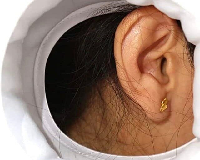 Kudde med hål för örat - Mjuk & perfekt för att sova på sidan. Tryckavlastning! - Kudde - Seniorliving