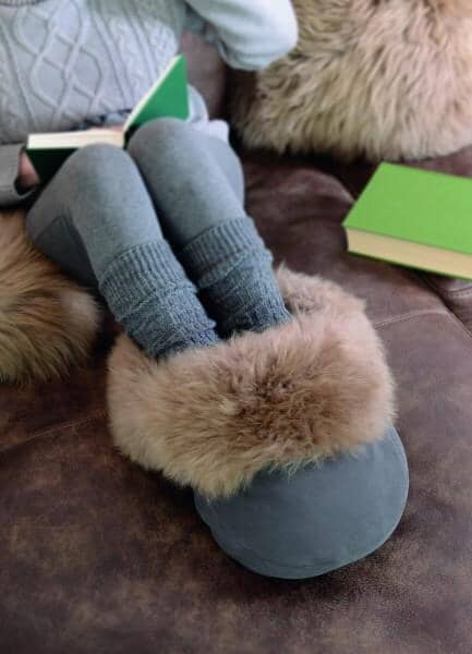 Lyxiga fotvärmare i mjukaste lammskinn. Fler varianter. Maximal överseende! - Fotvärmare i lammskinn - Seniorliving