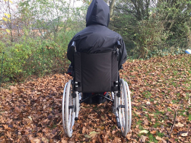 Vattentät poncho med mjuk fleece för rullstolsburna - Skydd mot regn och kyla - 3 storlekar - Kläder - Seniorliving
