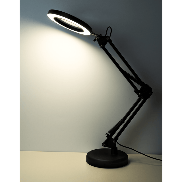 LED - bordslampa med 5x förstoring - Flexibel montering och justerbar ljusstyrka. USB - Bordlampe - Seniorliving