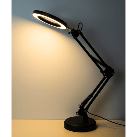 LED - bordslampa med 5x förstoring - Flexibel montering och justerbar ljusstyrka. USB - Bordlampe - Seniorliving