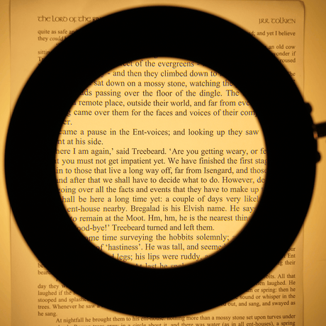 LED - bordslampa med 5x förstoring - Flexibel montering och justerbar ljusstyrka. USB - Bordlampe - Seniorliving