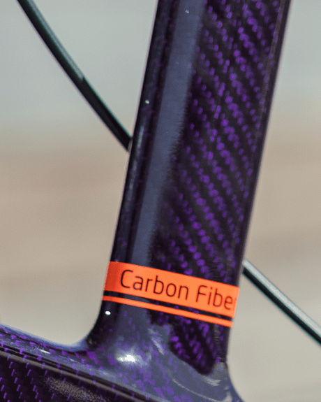 Panda Royal - Lättviktsrollator i kolfiber med stora stötdämpande hjul (Mörklila) - Udendørs rollator - Seniorliving