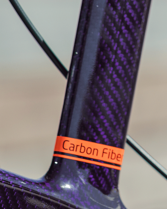 Panda Royal - Lättviktsrollator i kolfiber med stora stötdämpande hjul (Mörklila) - Udendørs rollator - Seniorliving