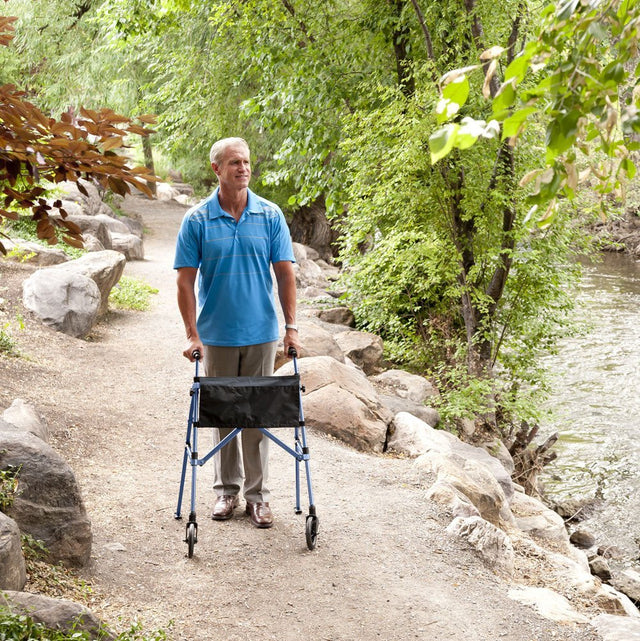 "FOLDY" - Superstabilt, ultralätt & vikbart gångstativ. Säkerhetskontrollerad ståfunktion - Gåstøtte - Seniorliving