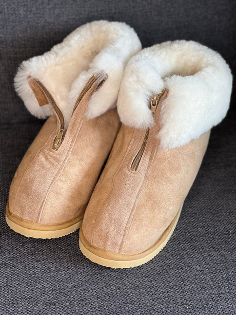 FÖRSÄLJNING! Tofflor med mjukt lammskinn - Med dragkedja &amp; fast skumsula. Liten i storleken. - Seniorliving