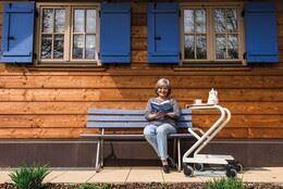 Inomhusrullator PAGE, Saljol - REN LYX - Inomhusvandrare - Seniorliving