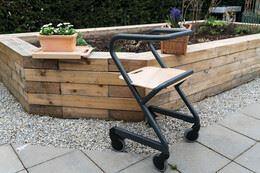 Inomhusrullator PAGE, Saljol - REN LYX - Inomhusvandrare - Seniorliving