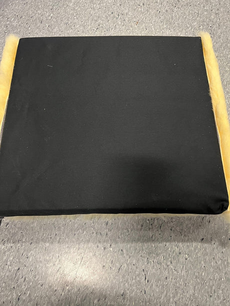 Lammskinnskudde för rullstol - Varm, tvättbar, mjuk och andas. - Lammskinnskudde för rullstol - Seniorliving