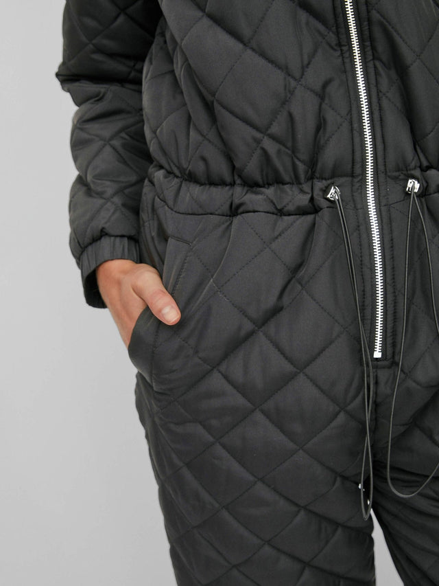 LYX jumpsuit - Quiltad flygdräkt med fleece inuti. Svart. Få nummer! - overall - Seniorliving