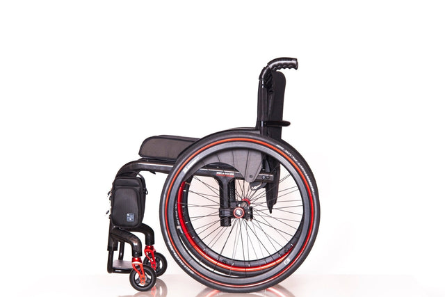 "QUOKKA" - "MINI". Liten smart väska med 2 fack. Vattentäta dragkedjor. Rullstol &amp; rollator - Rullstolsväska - Seniorliving