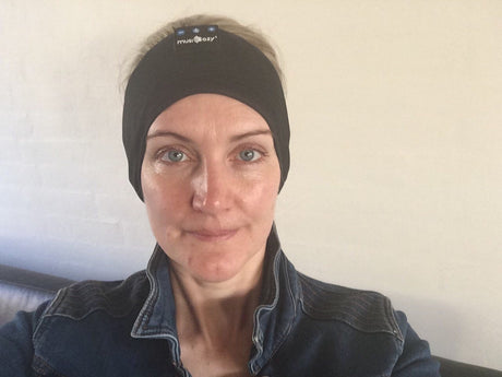 Sov gott - Elastiskt pannband med Bluetooth, hörlurar &amp; mikrofon. 5.0. - Kudde - Seniorliving