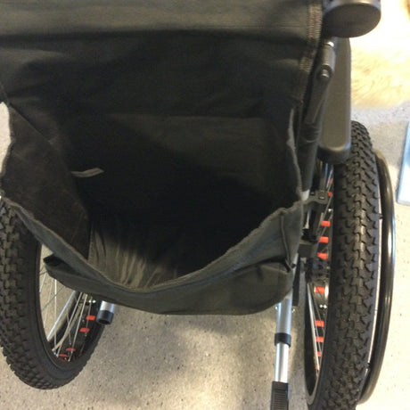 Stor &amp; rymlig rullstolsväska med reflexer. Justerbara remmar. 3 färger - Rullstolsväska - Seniorliving