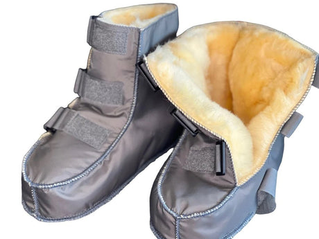 Supervarm och mjuk lammstövel, yttersula - kort modell med 3 kardborreband, GRÅ, - Stövlar - Seniorliving